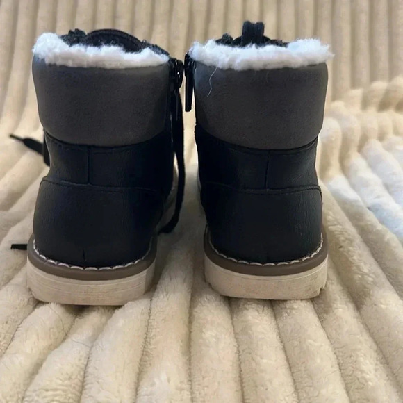 Old Navy - winter lace up boots. Size 7 - Picture 5 of 5